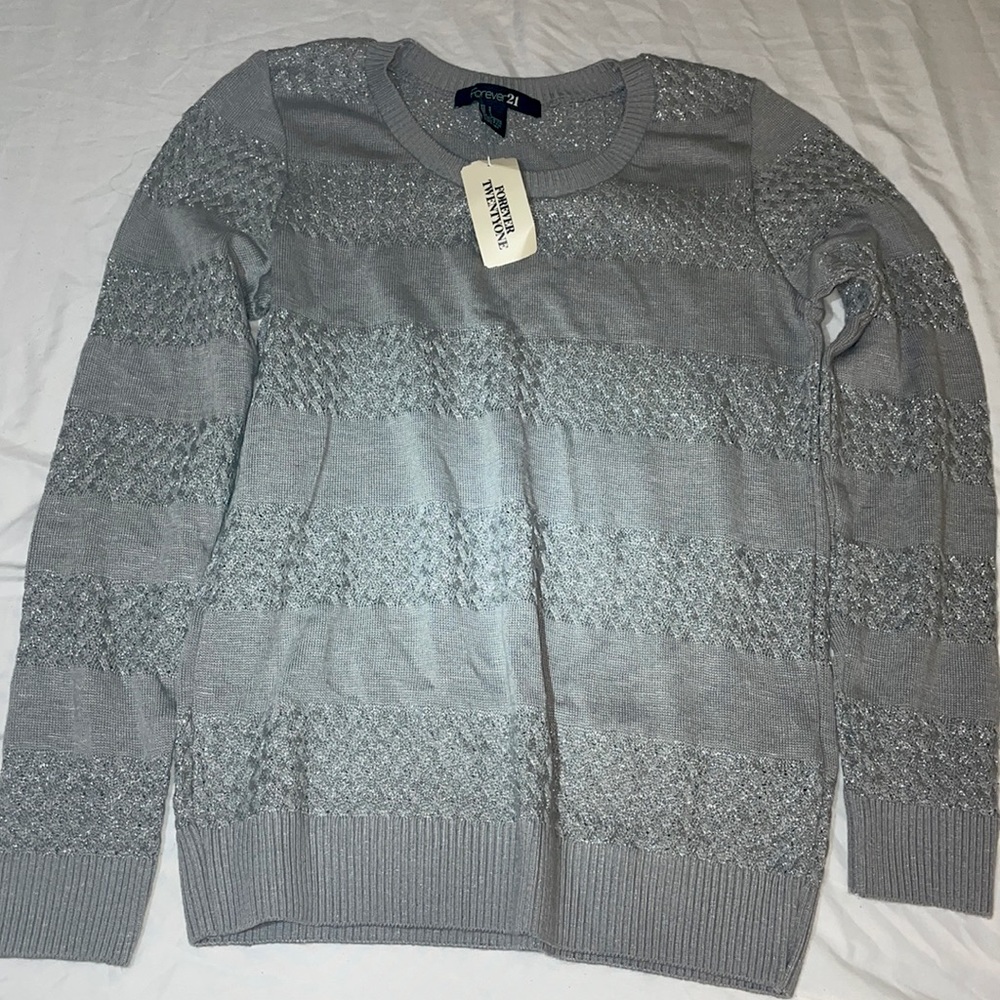 Forever 21 long sleeve crew neck. Small. Silver/Grey.